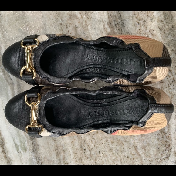 Burberry Ballet Flat with Gold Horsebit - Picture 4 of 6